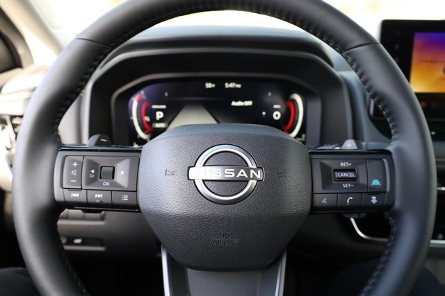 Vehicle image 13 of 33