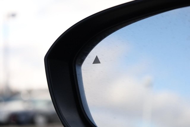 Vehicle image 25 of 33