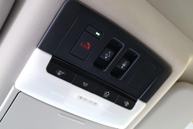 Vehicle image 21 of 33