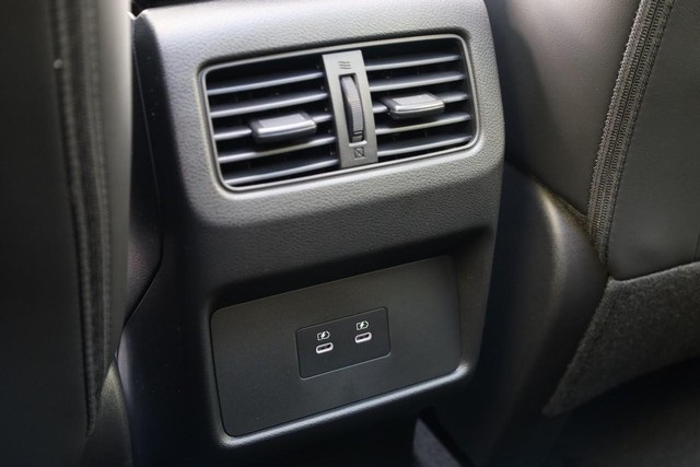 Vehicle image 29 of 33