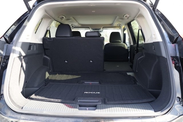 Vehicle image 9 of 33
