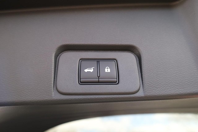 Vehicle image 11 of 33