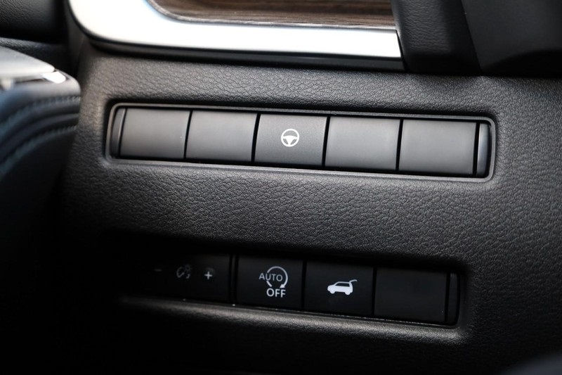 Vehicle image 23 of 34