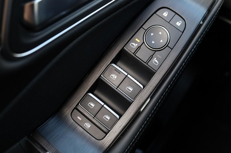 Vehicle image 24 of 34