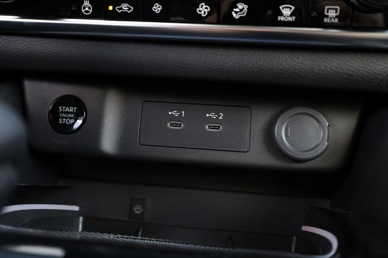 Vehicle image 20 of 34