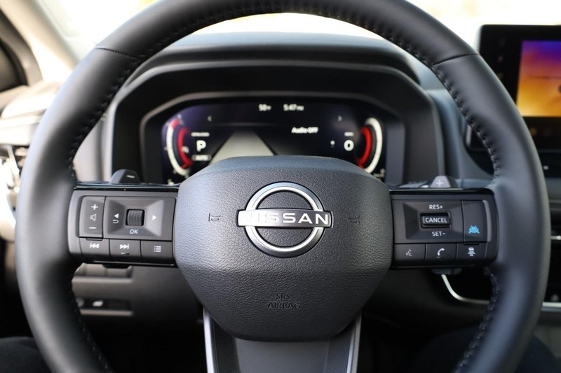 Vehicle image 14 of 34