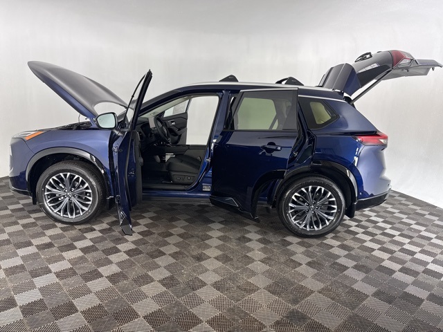 Vehicle image 12 of 28