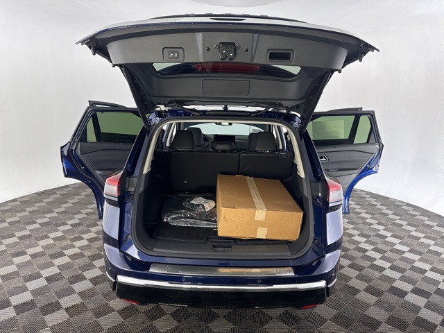 Vehicle image 16 of 28