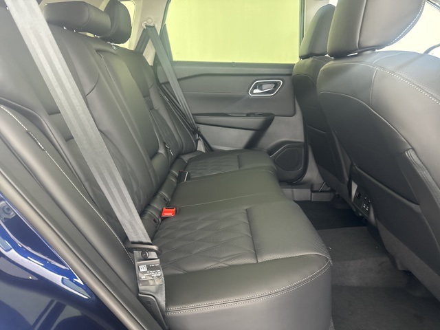 Vehicle image 19 of 28