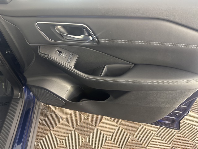Vehicle image 17 of 28
