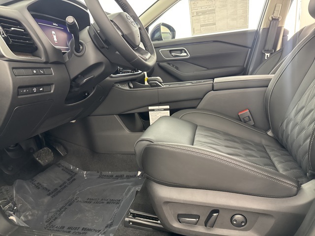 Vehicle image 24 of 28