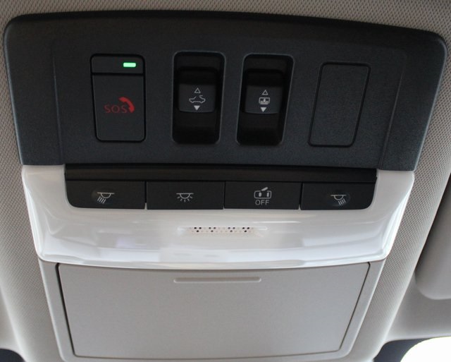 Vehicle image 16 of 19