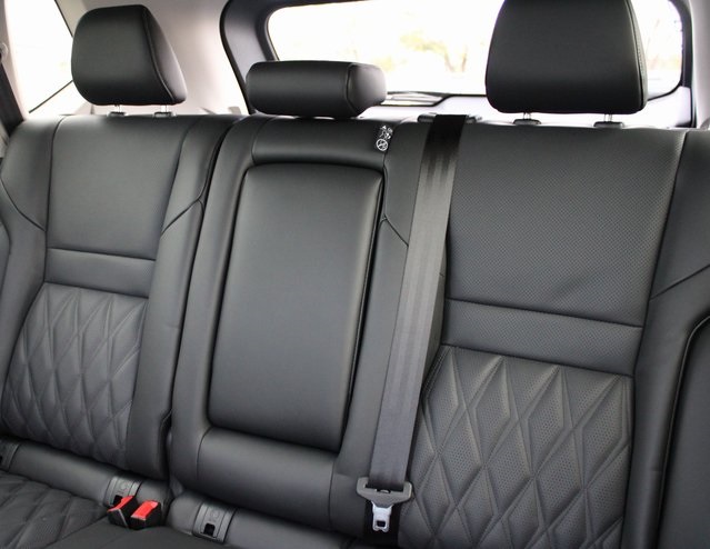 Vehicle image 17 of 19