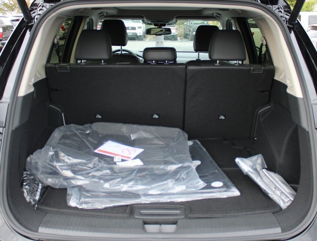 Vehicle image 18 of 19