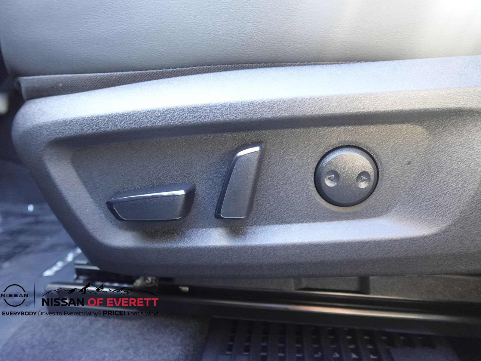 Vehicle image 14 of 21