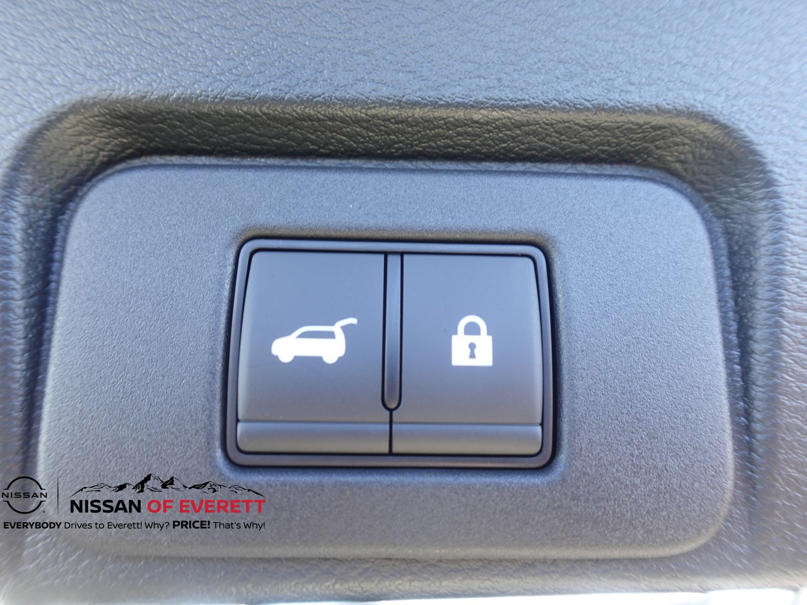 Vehicle image 7 of 21