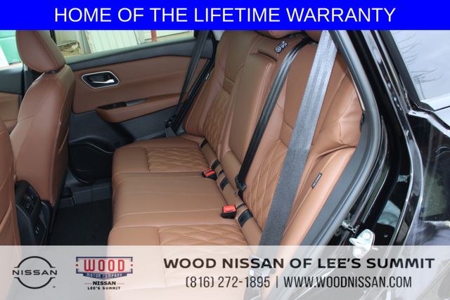 Vehicle image 17 of 40