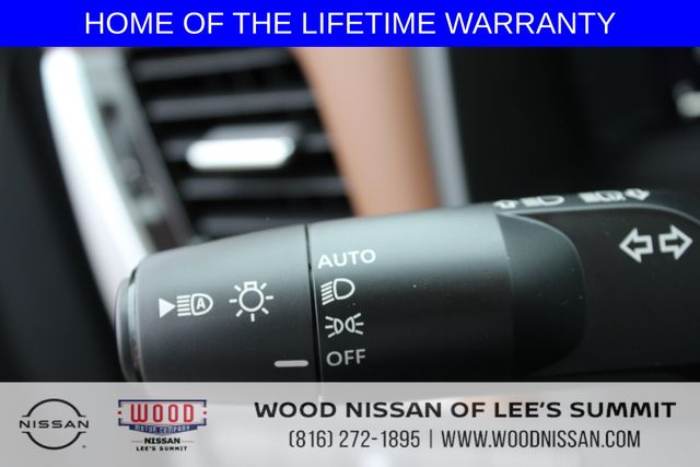 Vehicle image 23 of 40