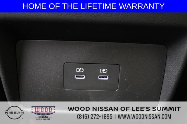 Vehicle image 18 of 40