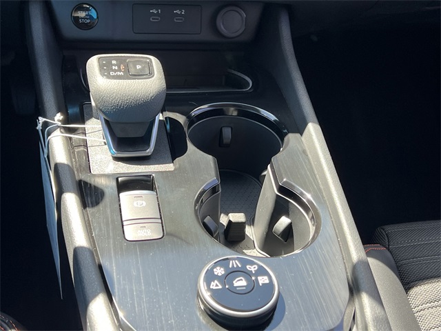 Vehicle image 17 of 28