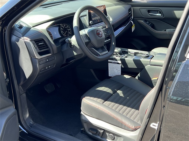 Vehicle image 11 of 28