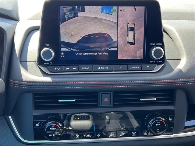 Vehicle image 18 of 28