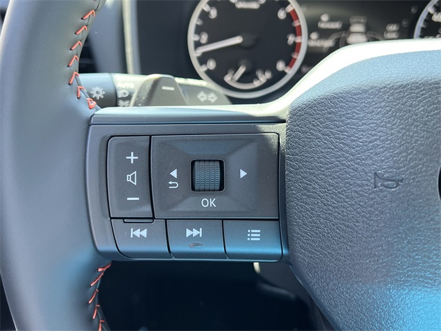 Vehicle image 13 of 28
