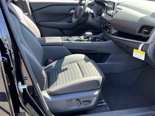 Vehicle image 24 of 28