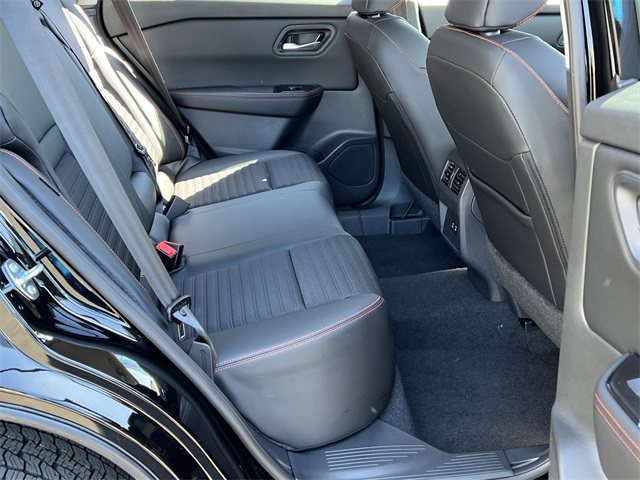 Vehicle image 23 of 28