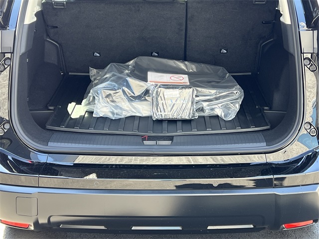 Vehicle image 9 of 28