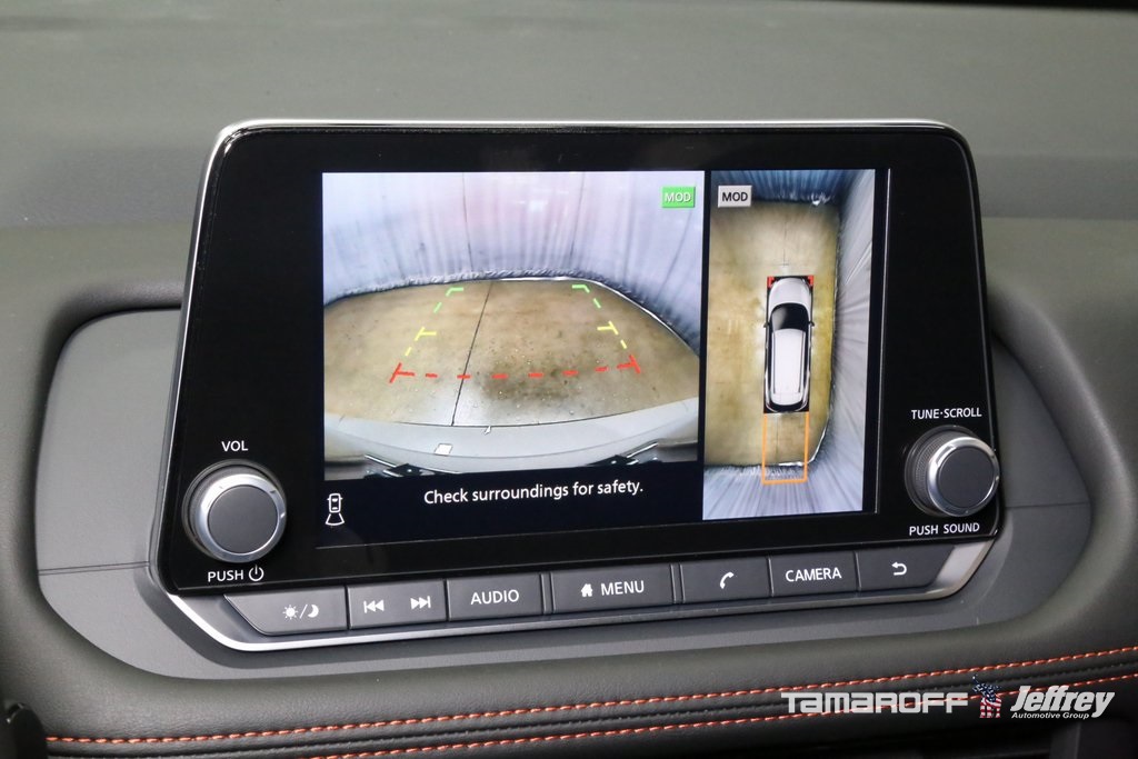 Vehicle image 13 of 18