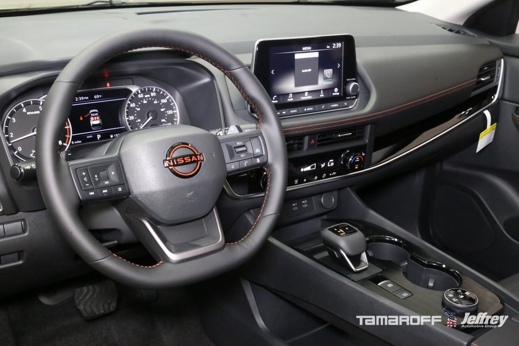 Vehicle image 8 of 18
