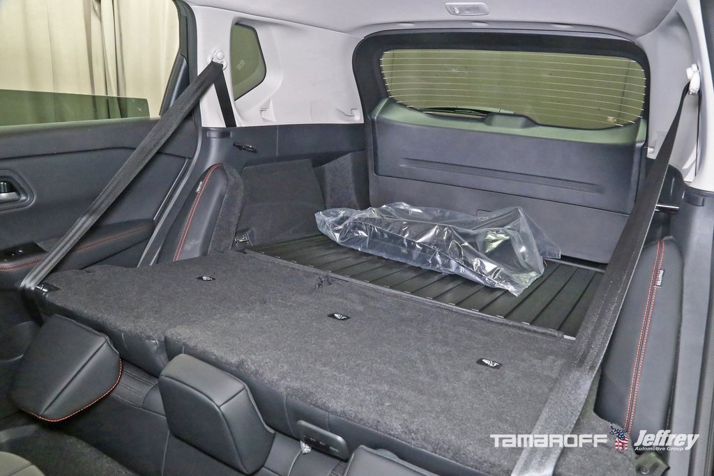 Vehicle image 16 of 18