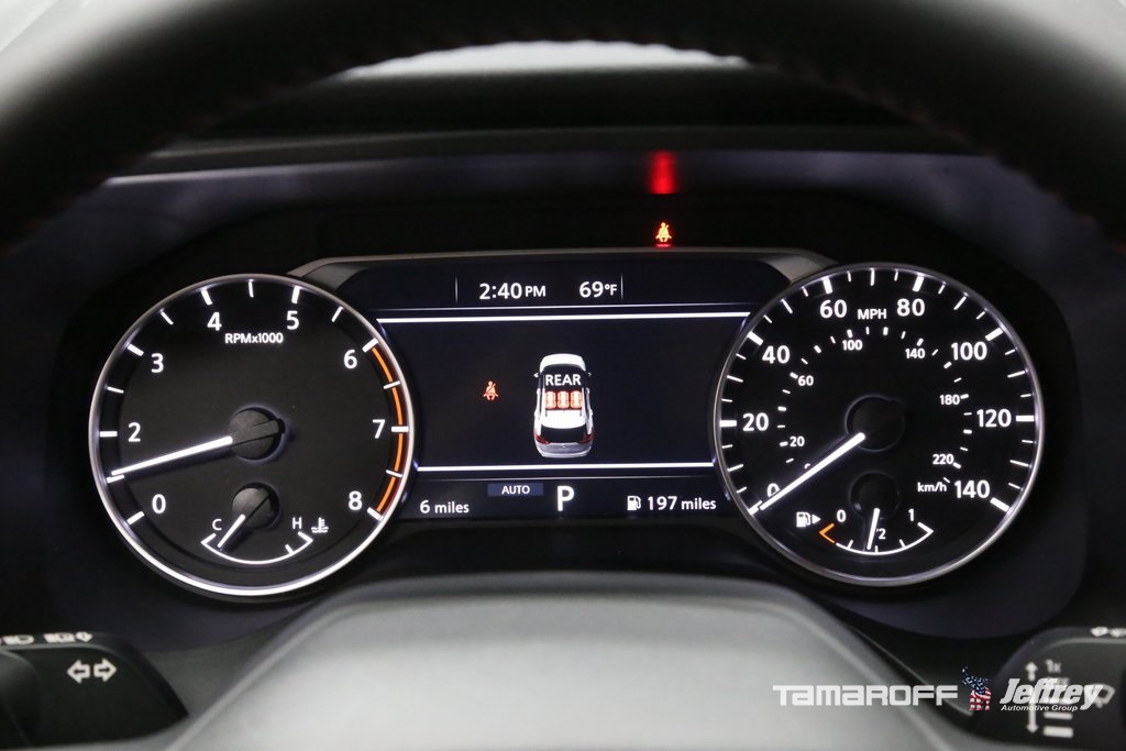 Vehicle image 11 of 18