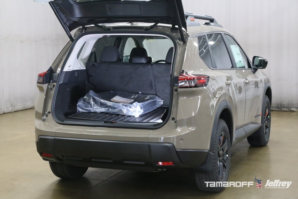 Vehicle image 17 of 18