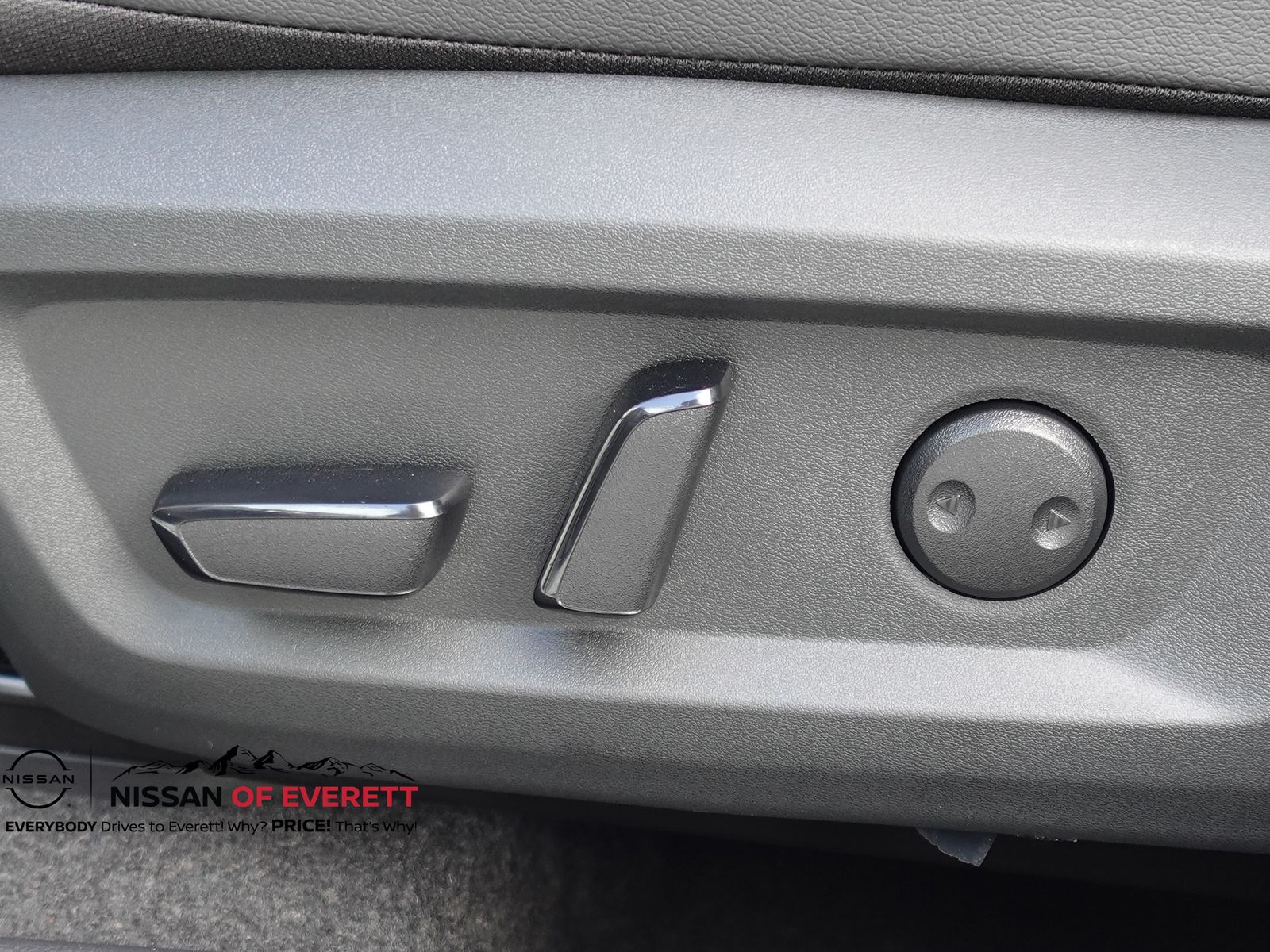 Vehicle image 13 of 23