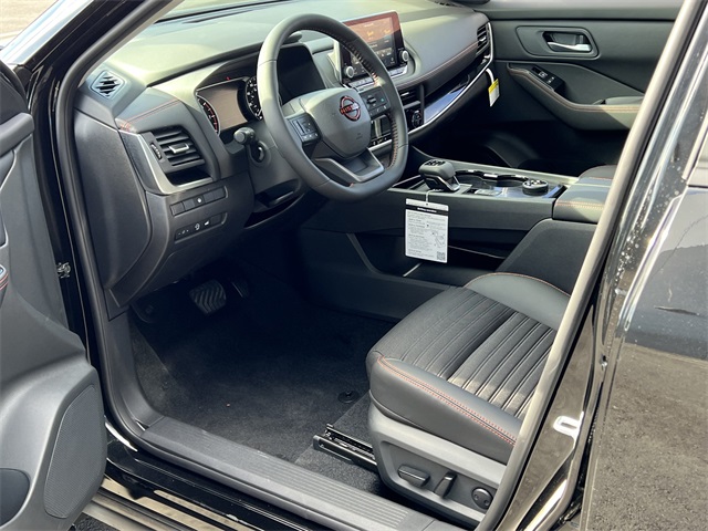 Vehicle image 11 of 28