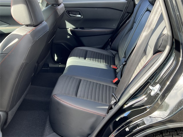 Vehicle image 21 of 28