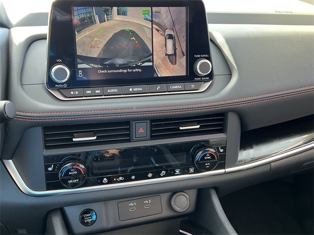 Vehicle image 19 of 28