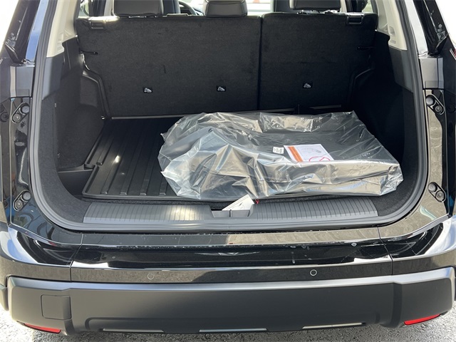 Vehicle image 9 of 28