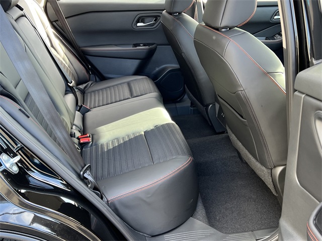 Vehicle image 23 of 28