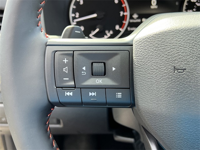 Vehicle image 13 of 28