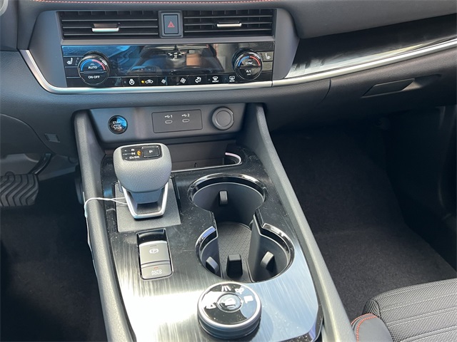 Vehicle image 17 of 28