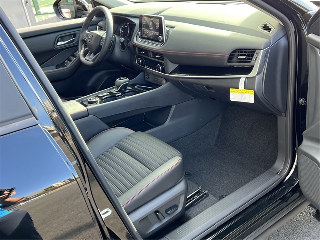 Vehicle image 25 of 28