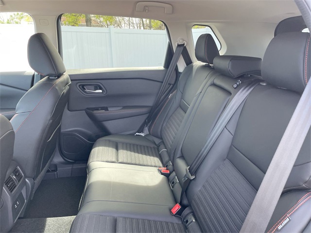 Vehicle image 28 of 31