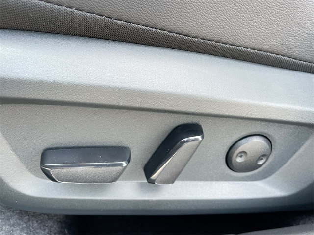 Vehicle image 19 of 31