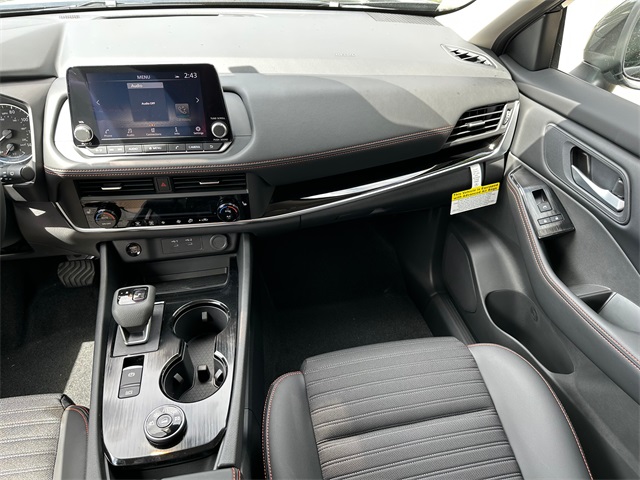 Vehicle image 13 of 21