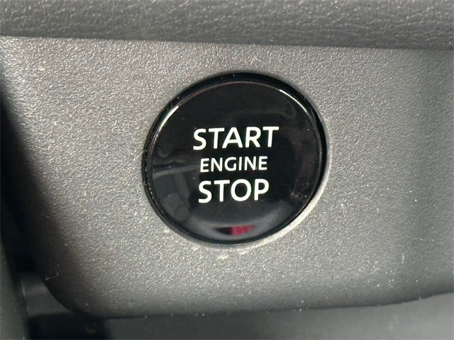 Vehicle image 17 of 21
