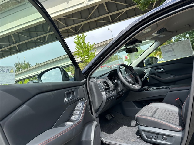 Vehicle image 12 of 21