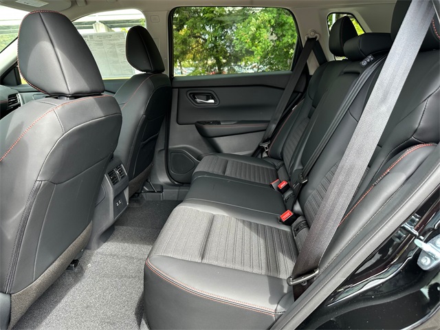 Vehicle image 9 of 21